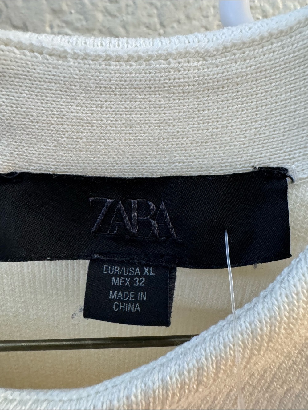 Zara Cream Sleeveless Top with Black Contrast Stitching - Picture 2 of 4